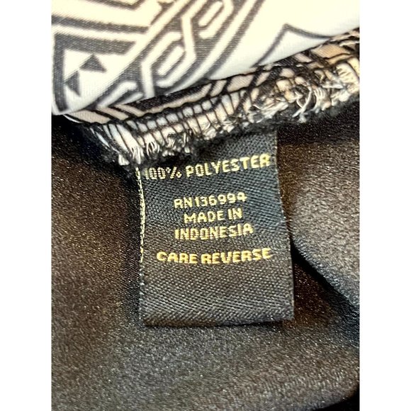 Milano Women Low-Hi Front Button Blouse Top Sleeveless Geometric Black White S - Picture 6 of 7